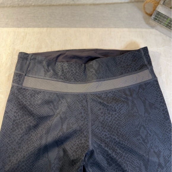 Lululemon Light Speed Tight Full-On Luxtreme Size 10 Black Snake Reflective - Picture 12 of 12